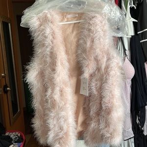 Absolutely gorgeous!!! this piece is a Ostrich fur/mink